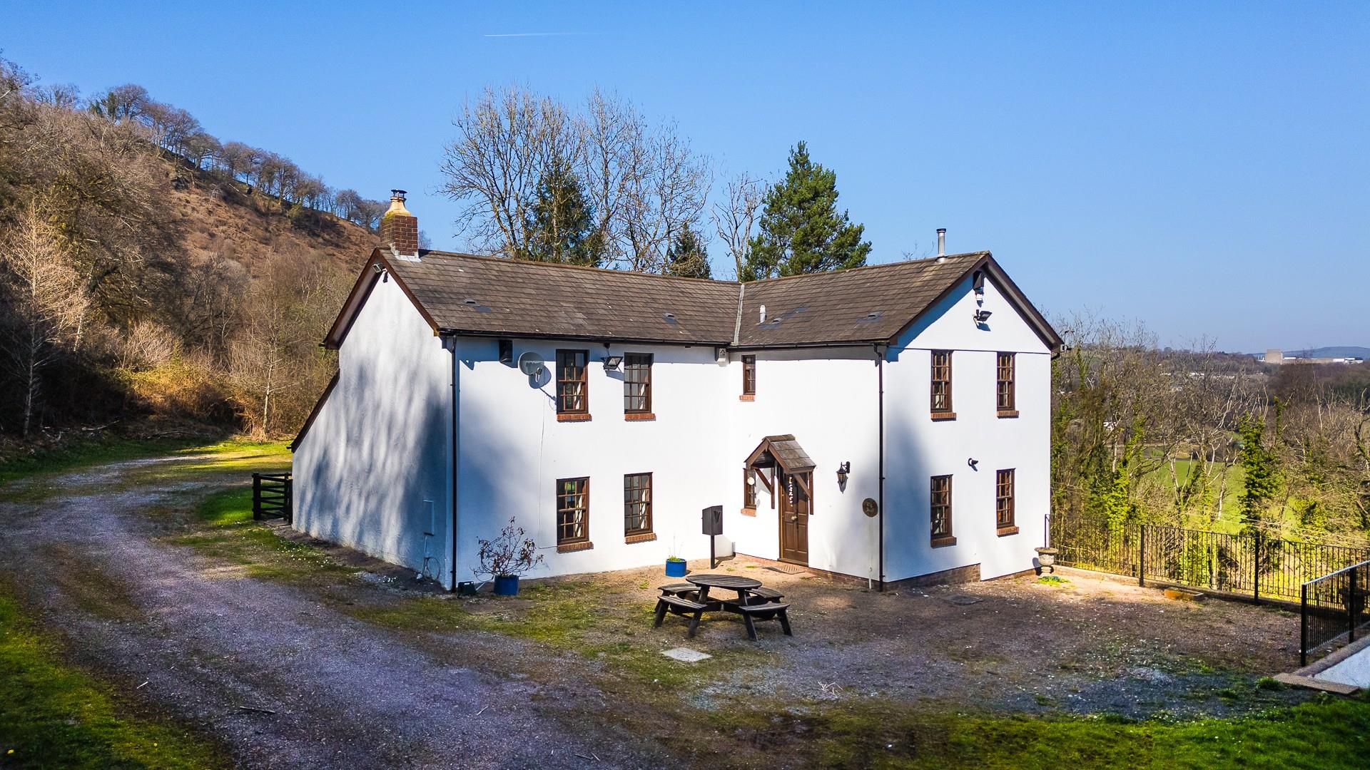 Ty Isaf, Main Road, Gwaelod-Y-Garth, Cardiff, CF15 9HJ